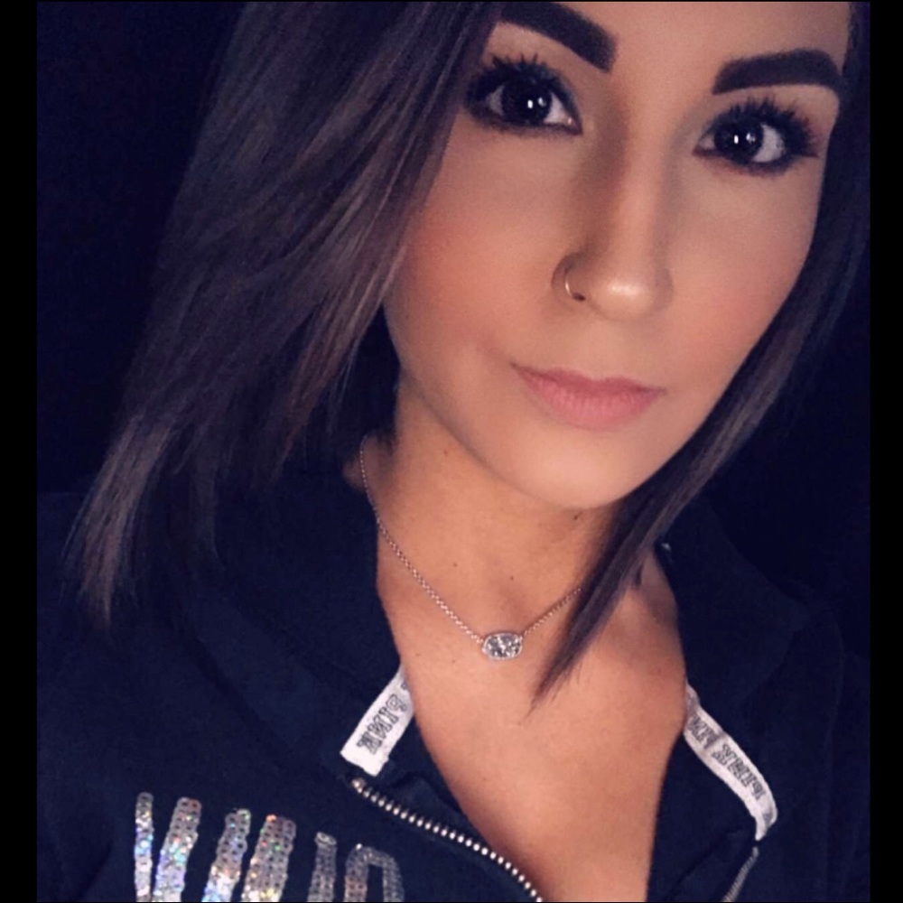 Meet your Posher, Alexis